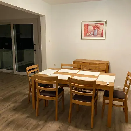 Julia Apartment *
